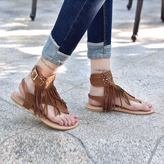 Sandali piatti in pelle scamosciata da donna con nappe, sandali infradito, infradito, sandali con frange, design con fibbia alla caviglia, sandali da spiaggia estivi, sandali casual elastici Esg13837